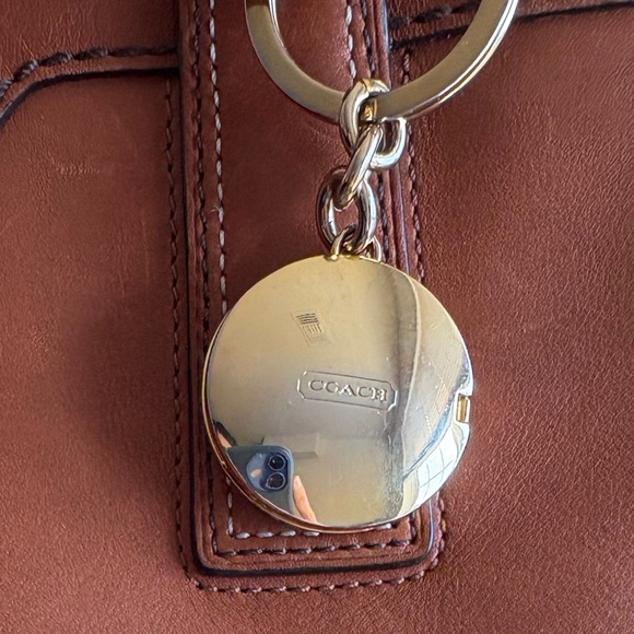 *RARE* Y2K COACH Gold-Tone Round "Signature C" Locket Keyring w/Magnetic Closure - Picture 5 of 5
